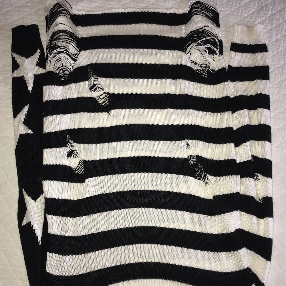 Distressed top - Picture 5 of 5